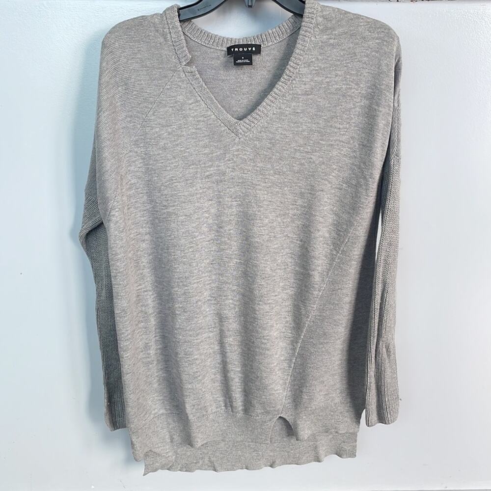 TROUVE Hi-Lo Gray V Neck Ribbed Sweater Blouse NWOT